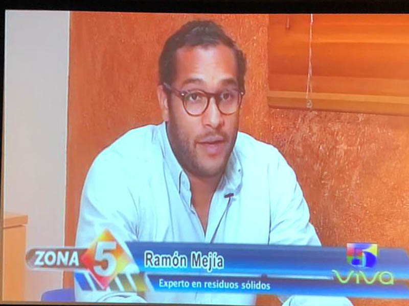 Ramon Mejia en Estudio de TV